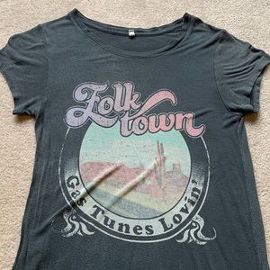 Spell and the Gypsy folk town tee. Size small
